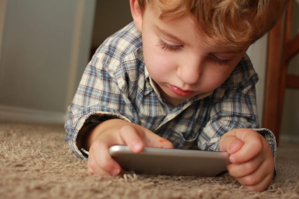 Ecco il documento sull'uso dei device nei bambini di 0-8 anni - IDEGO  Psicologia Digitale
